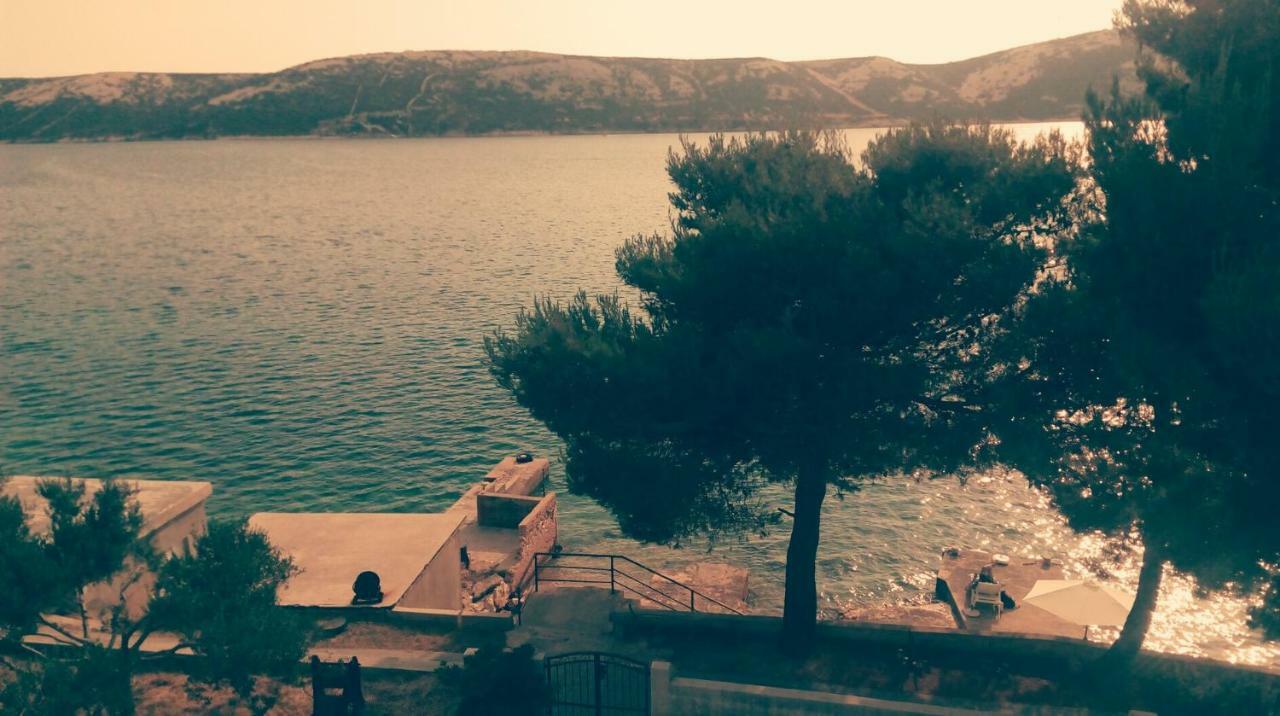 Sea Breeze Apartments With Private Beach And Boat Anchorage Stara Novalja Exterior photo